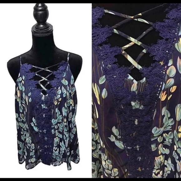 Navy print lace up cami - Picture 4 of 6